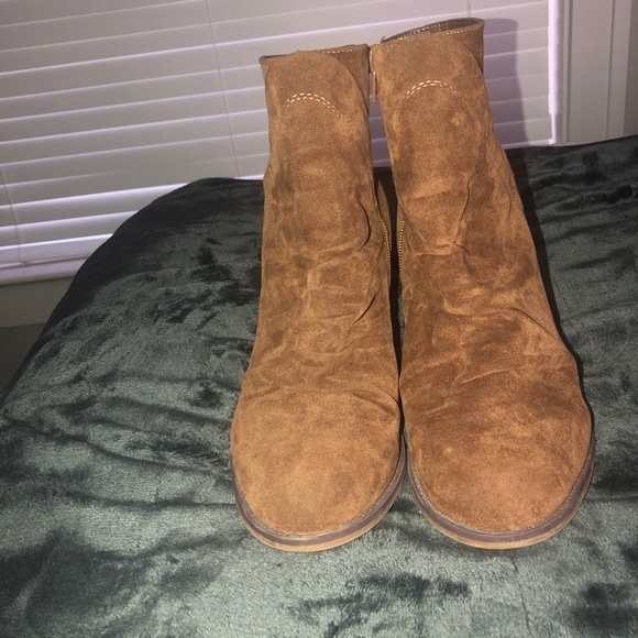 Universal Thread Tan/Brown Booties - Picture 4 of 5